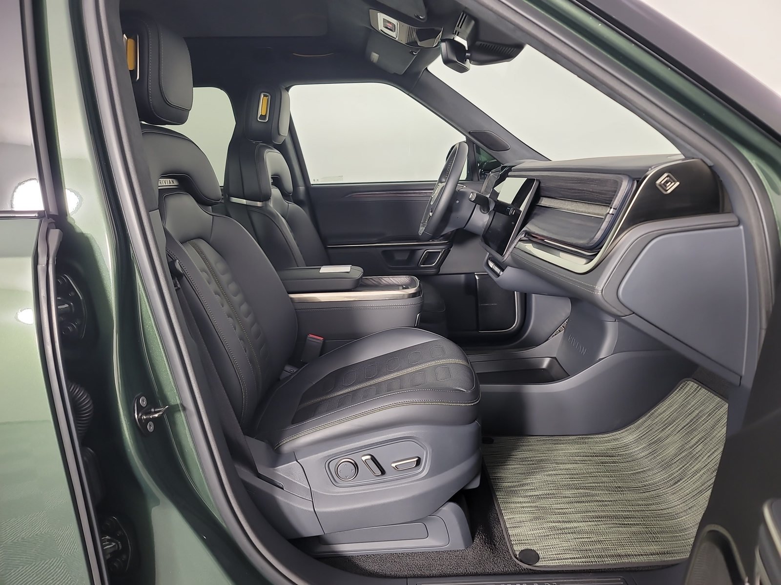 Used 2022 Rivian R1S Launch Edition Quad AWD/4WD image 24