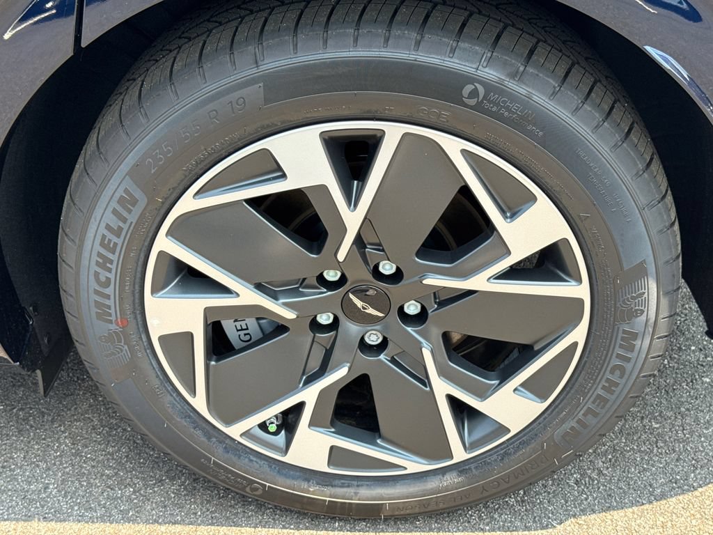 New 2026 Genesis GV60 RWD image 20