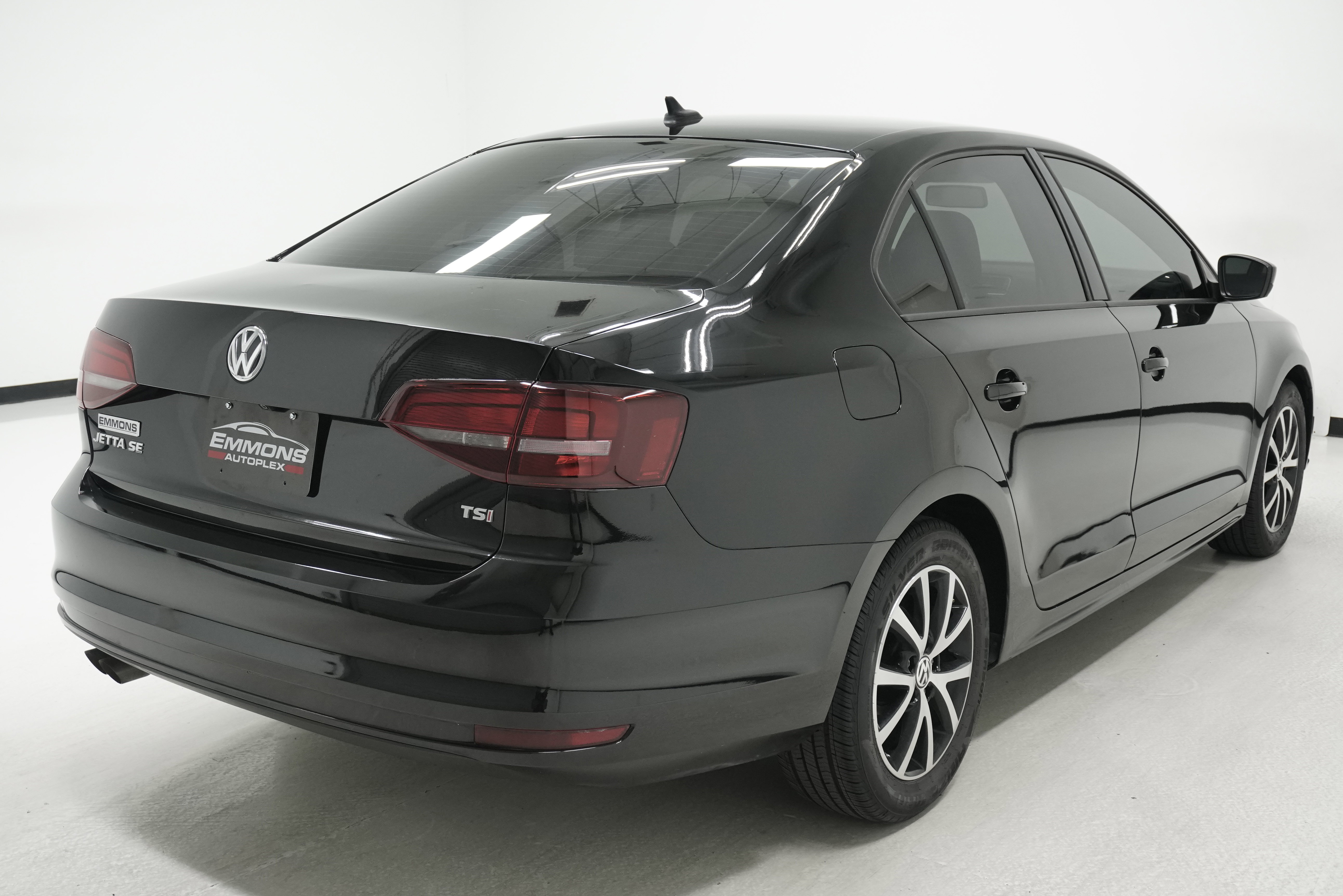 Used 2016 Volkswagen Jetta SE FWD image 4