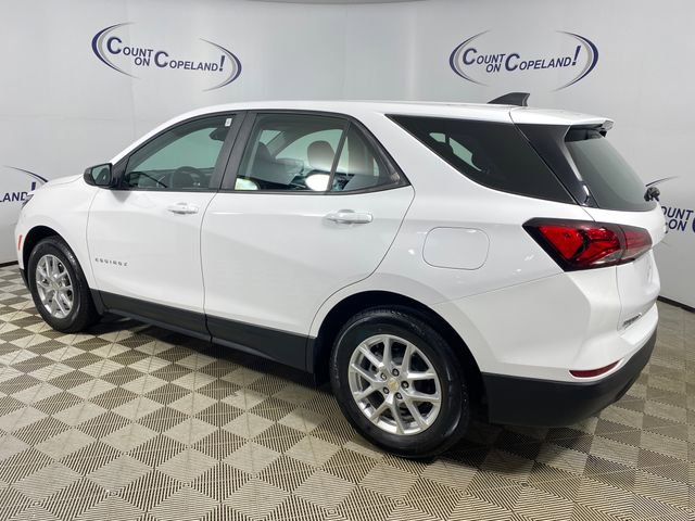Used 2023 Chevrolet Equinox LS image 3