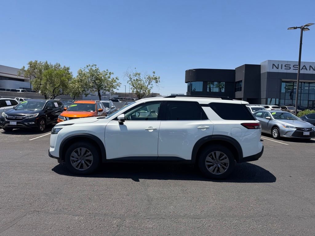 Used 2024 Nissan Pathfinder SV FWD image 8