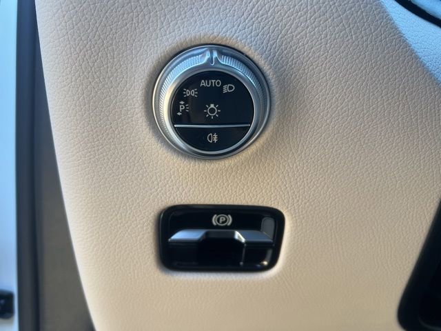 Used 2025 Mercedes-Benz GLC 300 4MATIC image 13