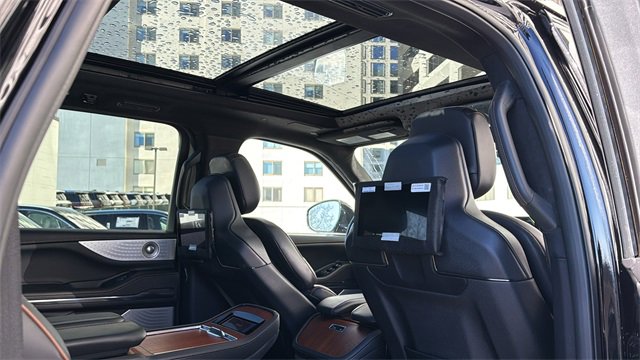 New 2025 Lincoln Navigator L Black Label image 11