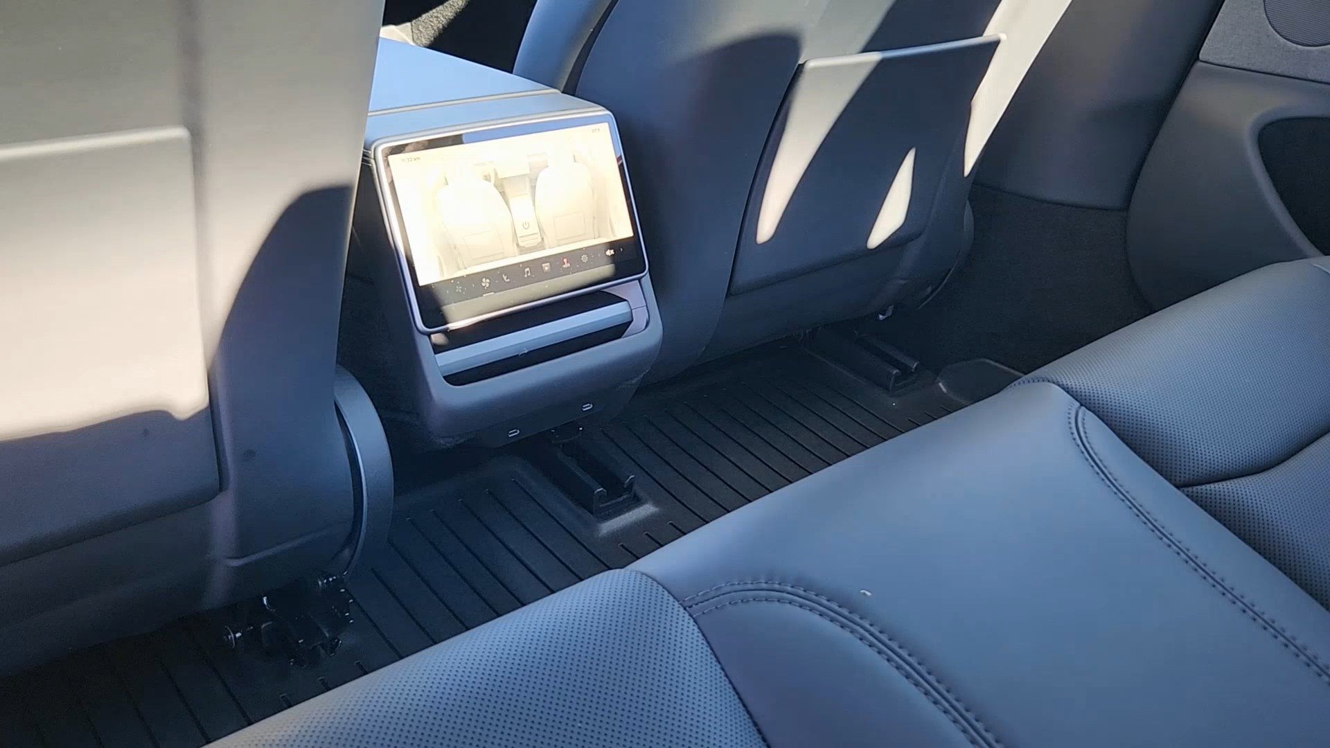 Used 2025 Tesla Model 3 Long Range image 17