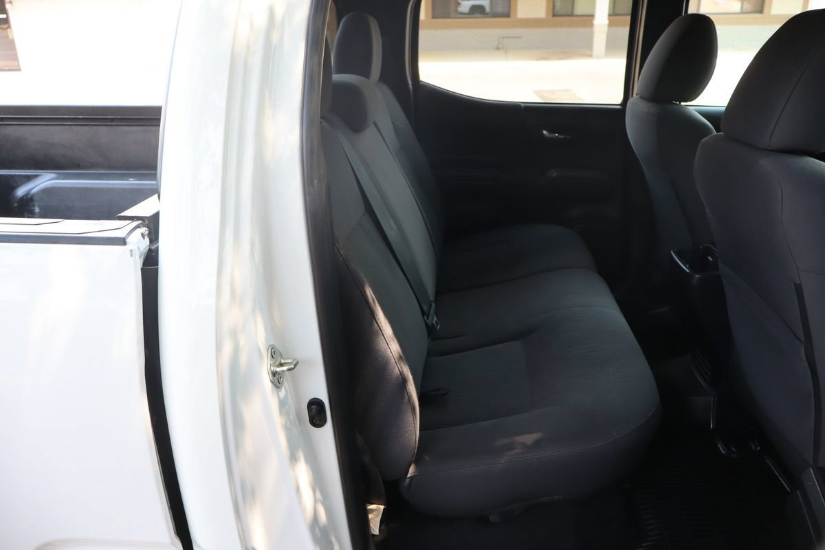 Used 2017 Toyota Tacoma TRD Off-Road w/ Premium & Technology Package AWD/4WD image 21