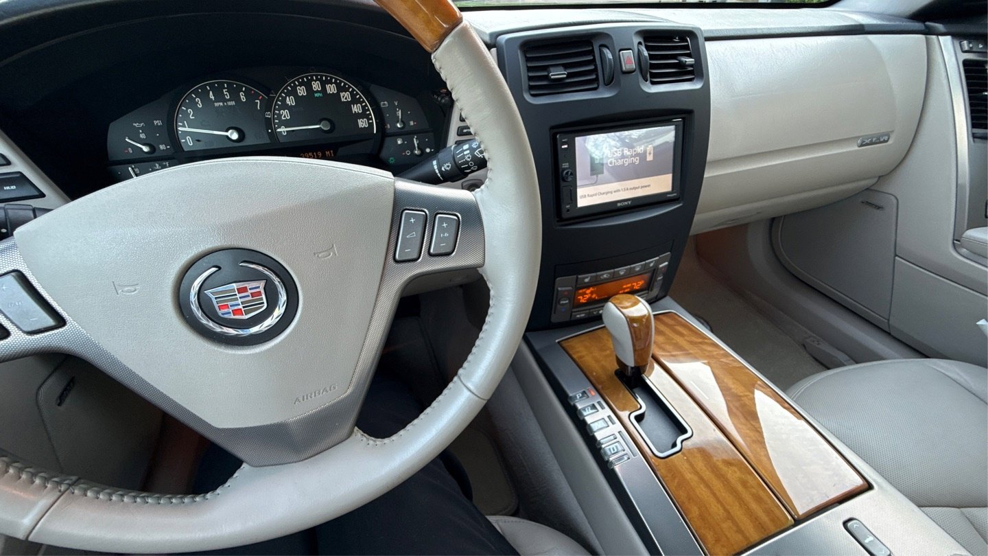 Used 2006 Cadillac XLR image 27