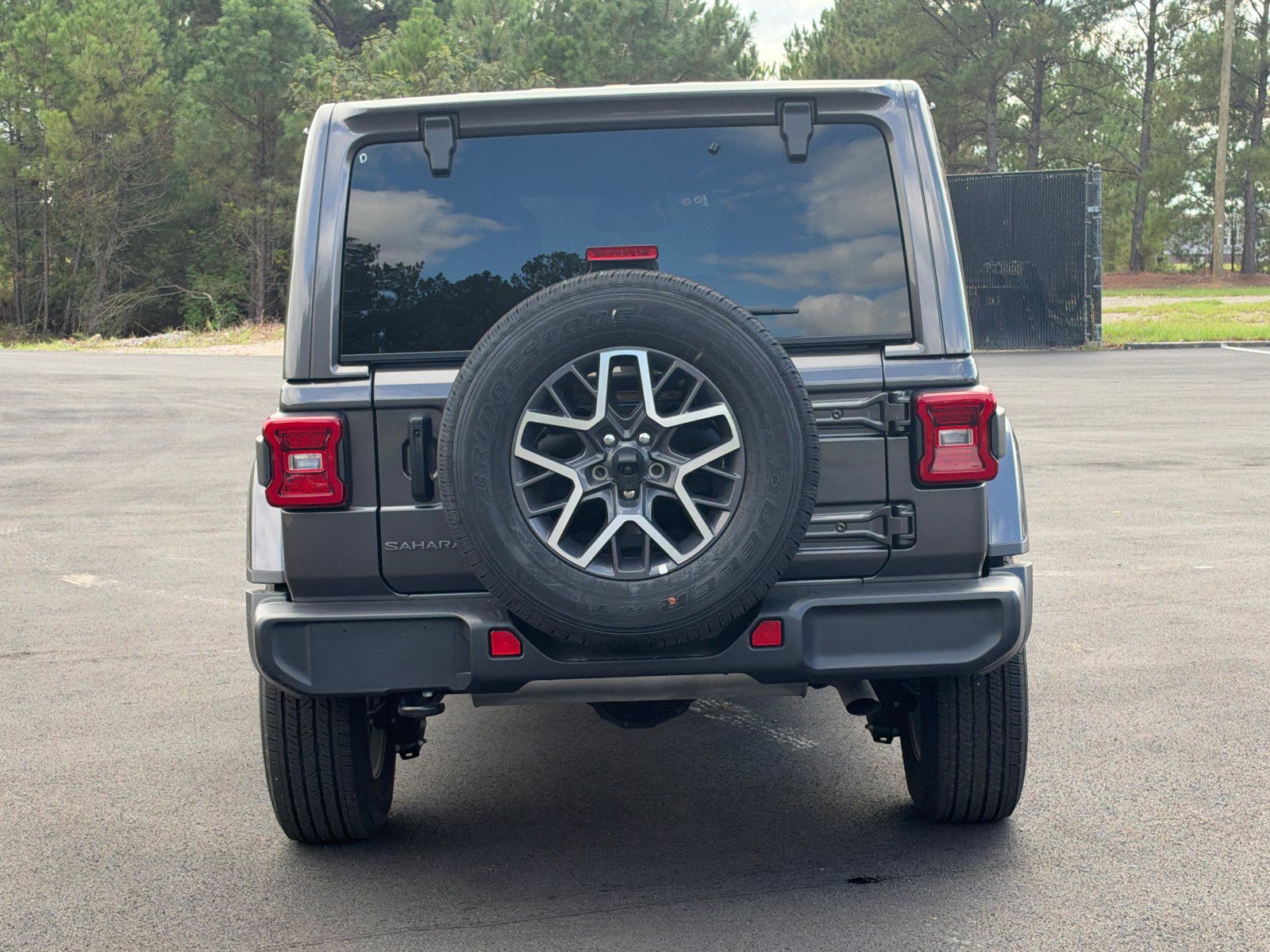 Used 2026 Jeep Wrangler Unlimited Sahara AWD/4WD image 6