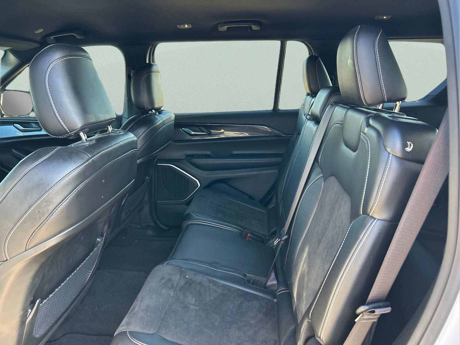 Used 2022 Jeep Grand Cherokee L Laredo RWD image 10