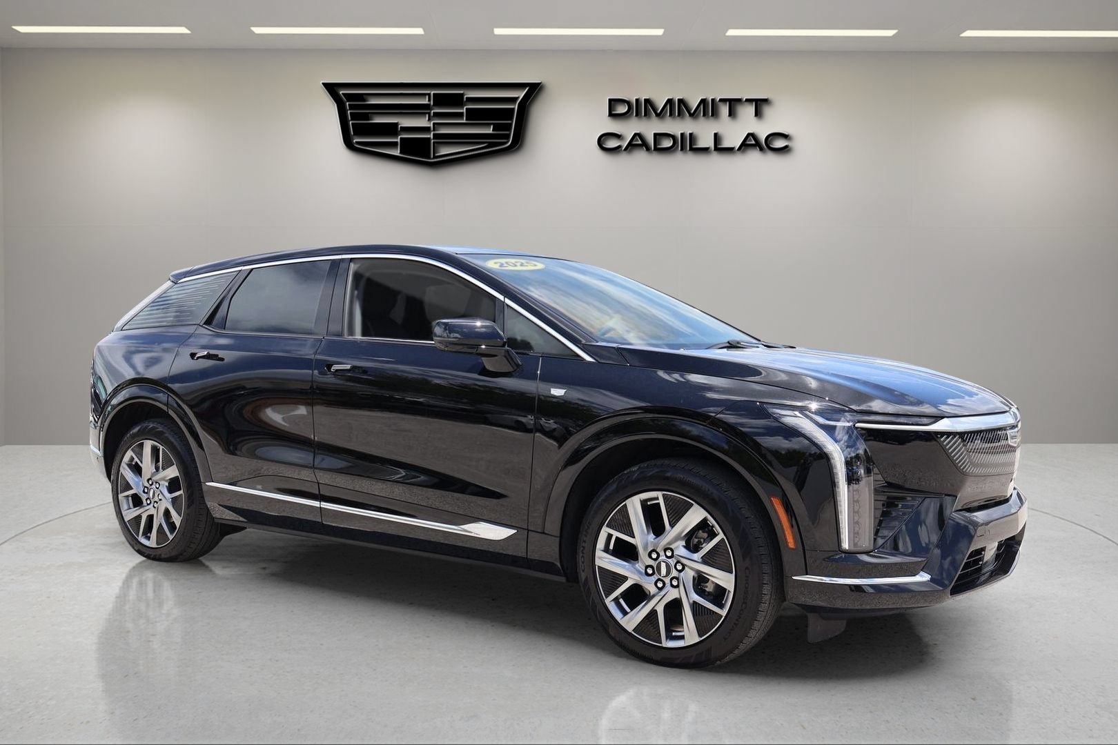 Certified 2025 Cadillac Optiq Luxury 2 w/ LPO, Floor Liner Package AWD/4WD image 3