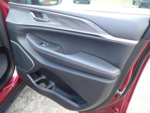 Certified 2023 Jeep Grand Cherokee Limited w/ Black Appearance Package image 14