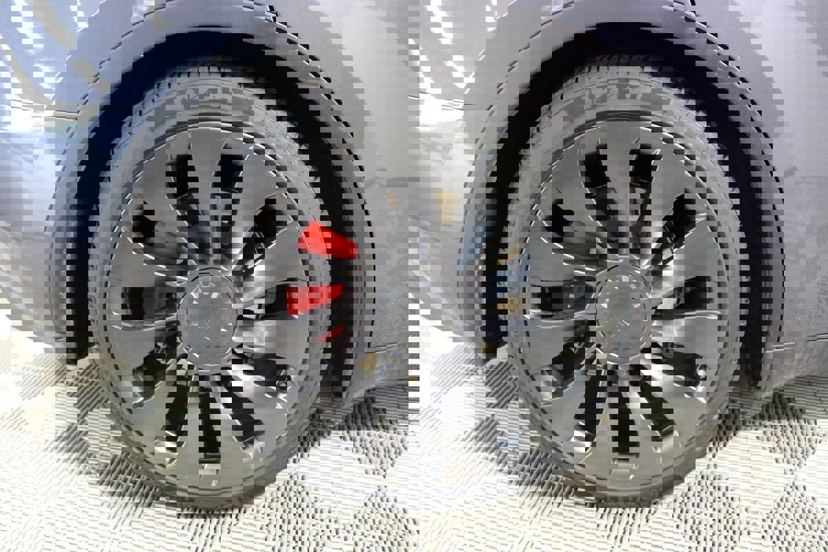 Used 2023 Tesla Model Y Performance image 36