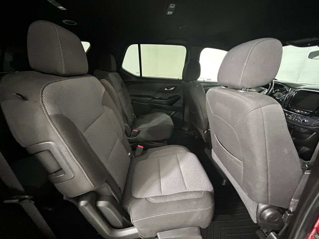 Used 2023 Chevrolet Traverse LT image 17