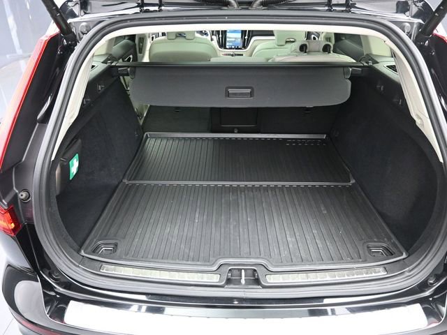 Used 2024 Volvo V60 B5 Cross Country Plus image 24
