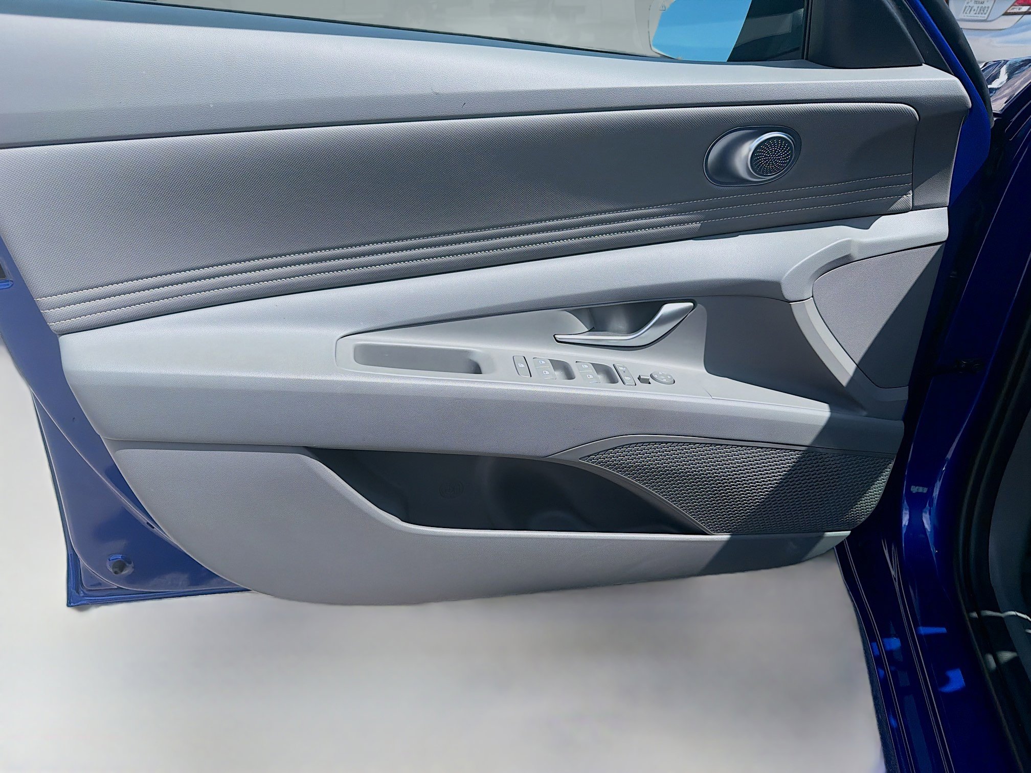 Used 2025 Hyundai Elantra Sport FWD image 18