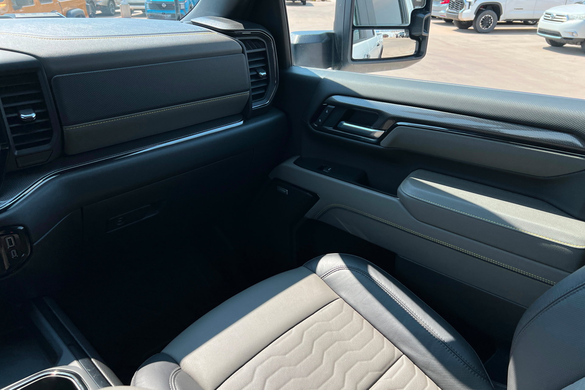 Used 2026 Chevrolet Silverado 2500 ZR2 AWD/4WD image 11