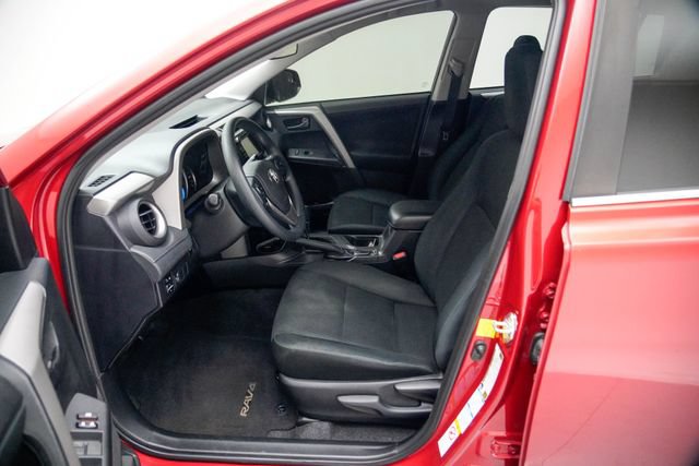 Used 2016 Toyota RAV4 LE AWD/4WD image 19