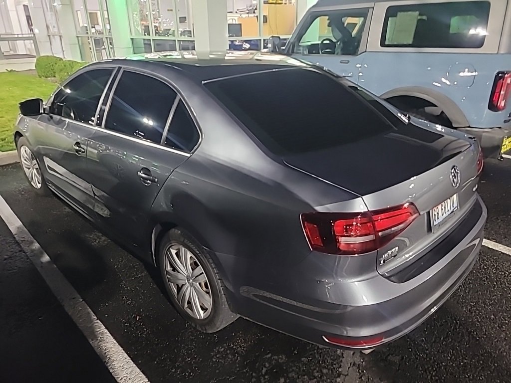Used 2017 Volkswagen Jetta S image 2