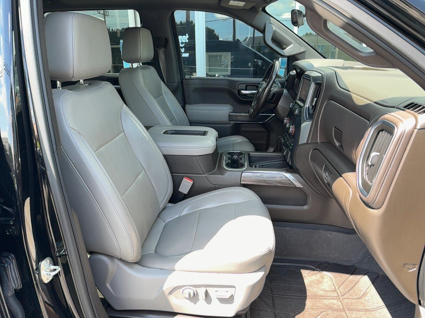 Used 2019 Chevrolet Silverado 1500 LTZ w/ LTZ Plus Package AWD/4WD image 21
