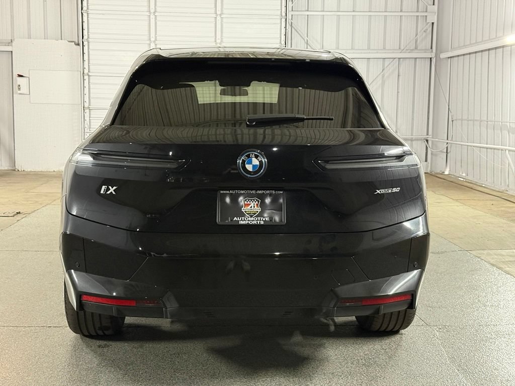 Used 2023 BMW iX xDrive50 w/ Sport Package AWD/4WD image 10