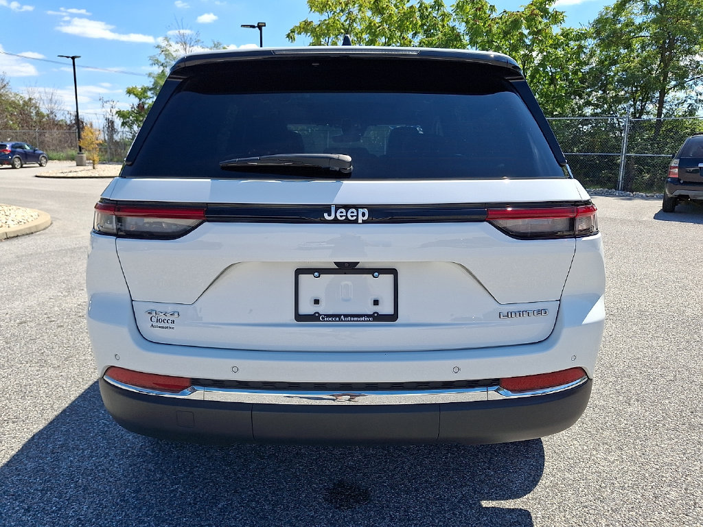 Used 2025 Jeep Grand Cherokee Limited AWD/4WD image 9