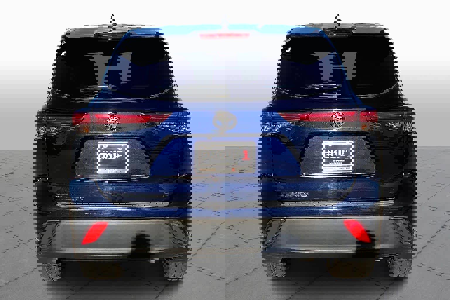 Used 2023 Toyota Highlander LE image 4