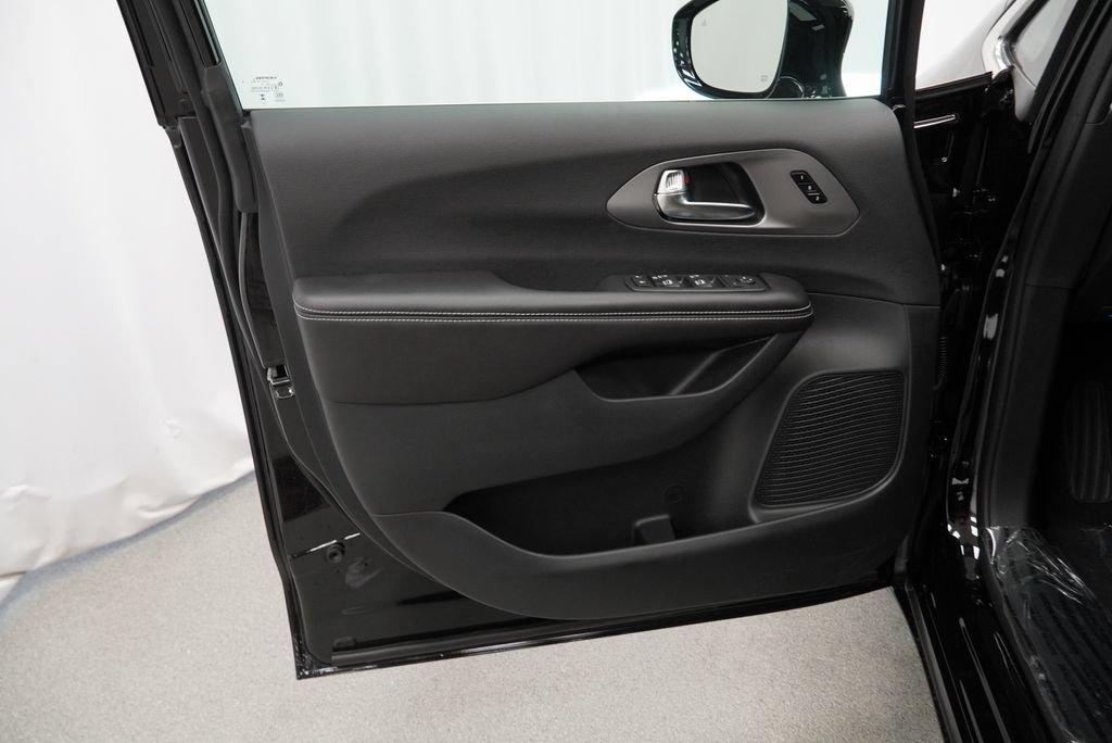 New 2027 Chrysler Pacifica Select FWD image 27
