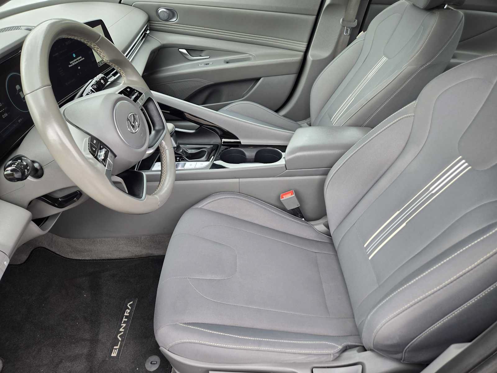 Used 2023 Hyundai Elantra SEL w/ Convenience Package FWD image 13
