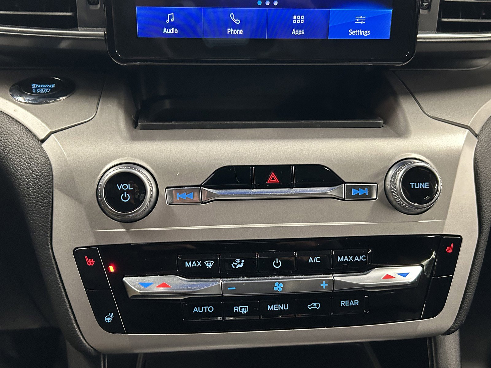 Used 2022 Ford Explorer XLT w/ Equipment Group 202A image 29