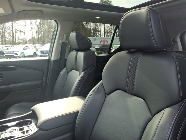 Used 2025 Honda Pilot Touring image 14