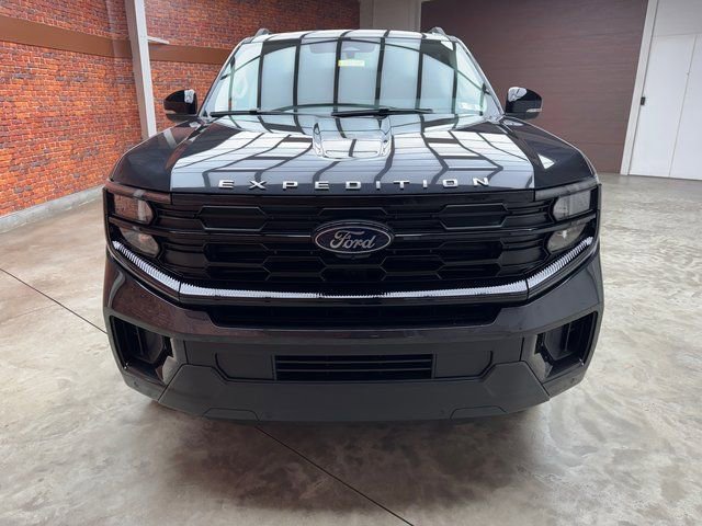 New 2026 Ford Expedition Active image 9