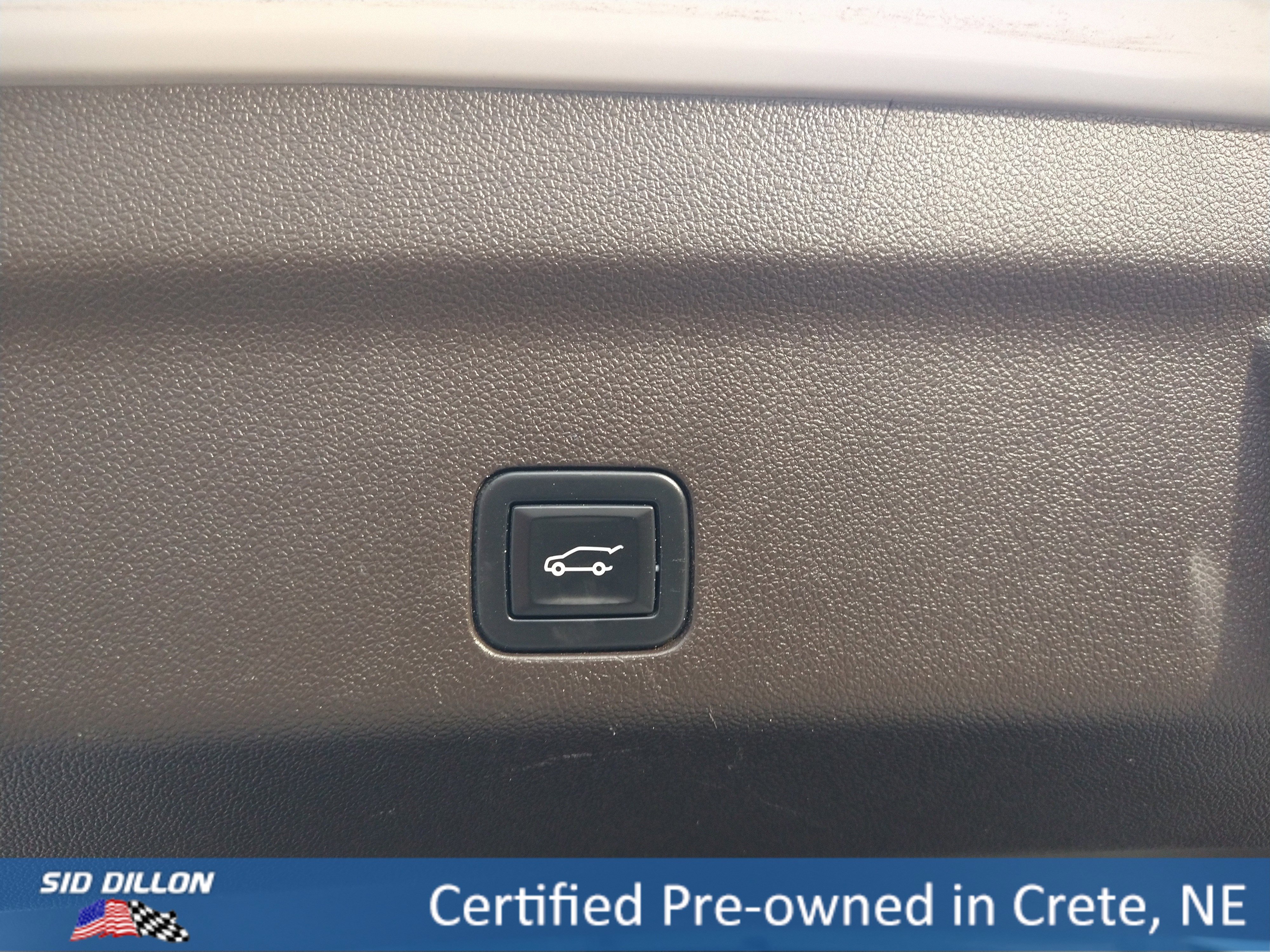 Used 2023 Chevrolet Suburban LT w/ Luxury Package image 11