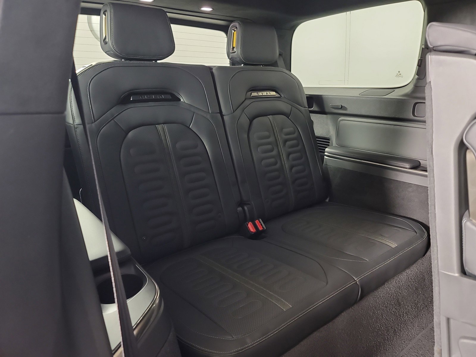 Used 2024 Rivian R1S Adventure AWD/4WD image 25