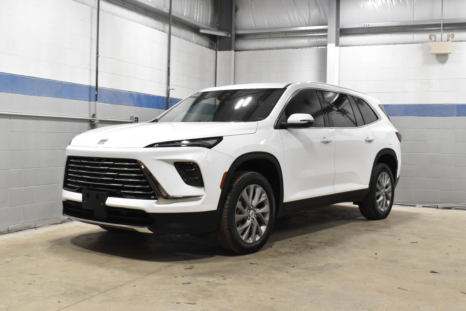 Used 2025 Buick Enclave Preferred image 2