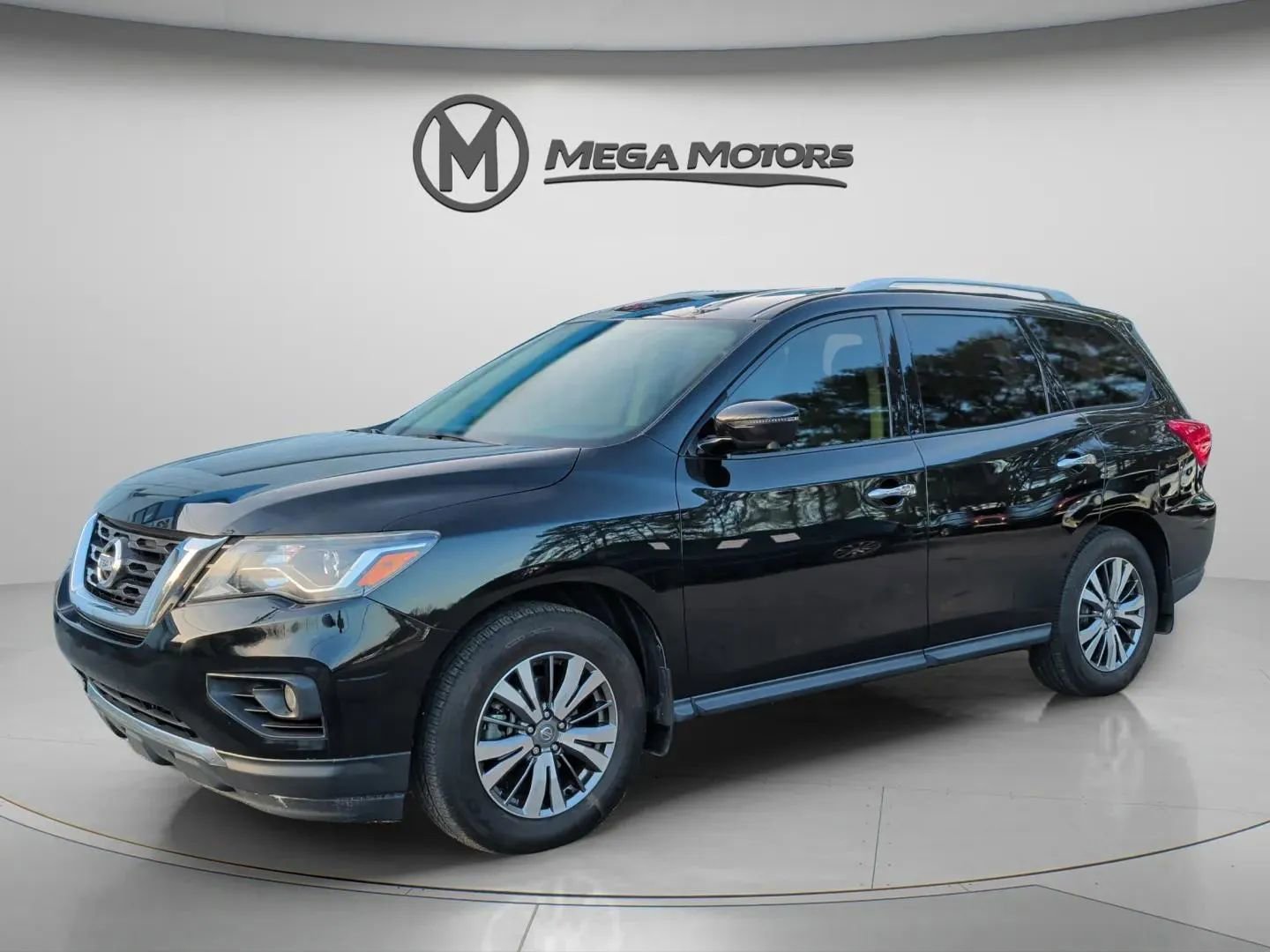 Used 2020 Nissan Pathfinder SL image 2