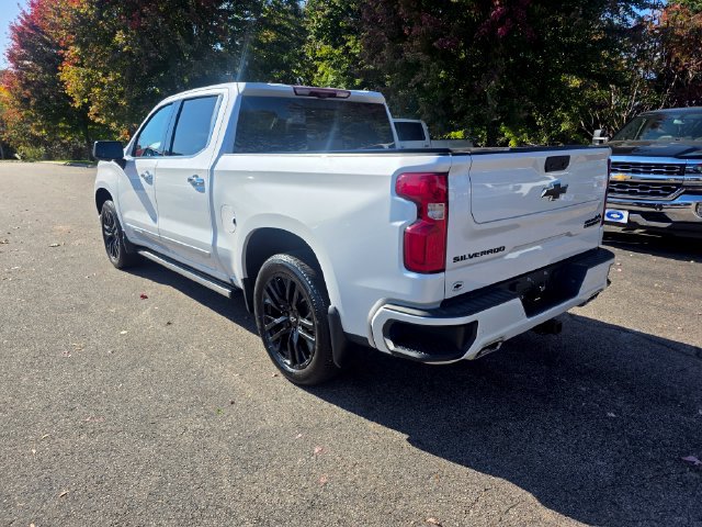 Used 2023 Chevrolet Silverado 1500 High Country w/ High Country Premium Package AWD/4WD image 2