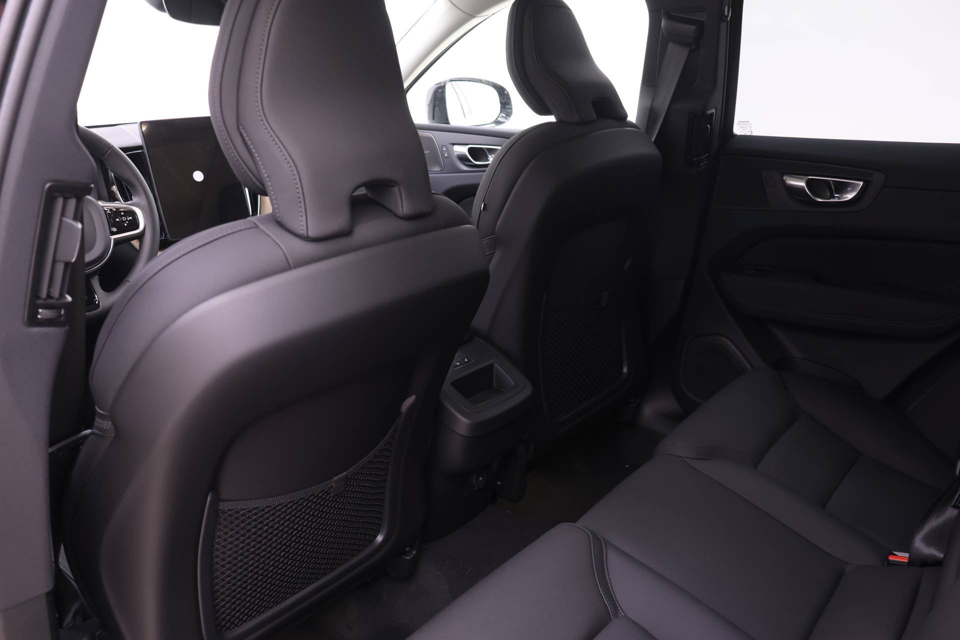 New 2026 Volvo XC60 B5 Plus w/ Protection Package Premier AWD/4WD image 13