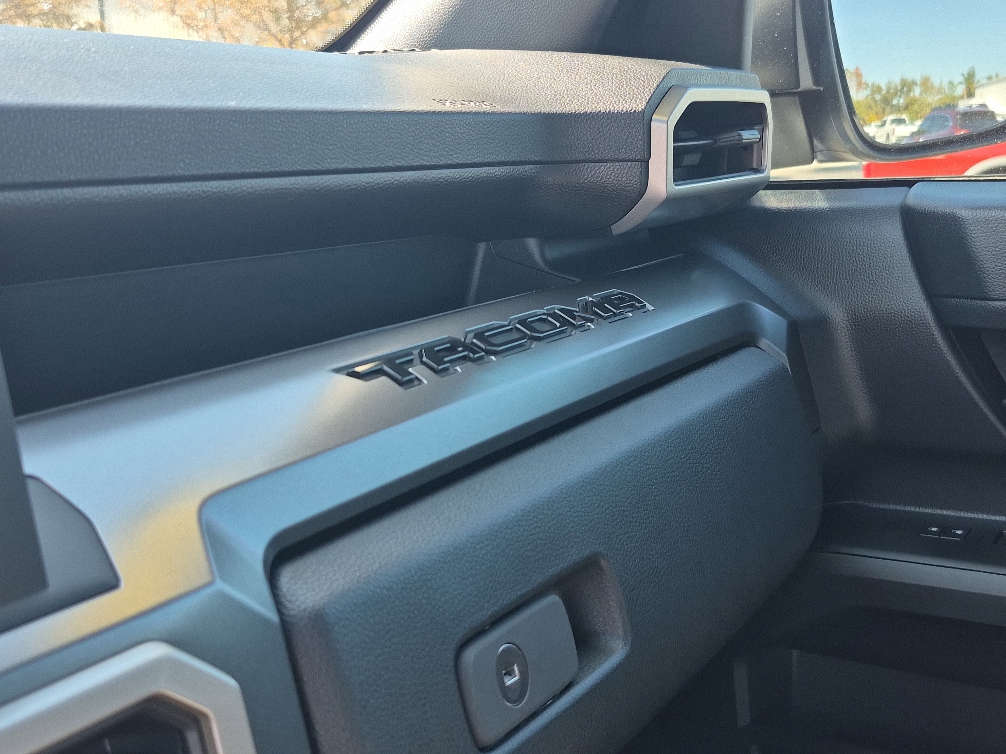 Used 2025 Toyota Tacoma SR5 image 31