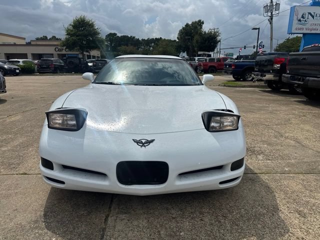 Used 2004 Chevrolet Corvette Coupe w/ Roof Package RWD image 2