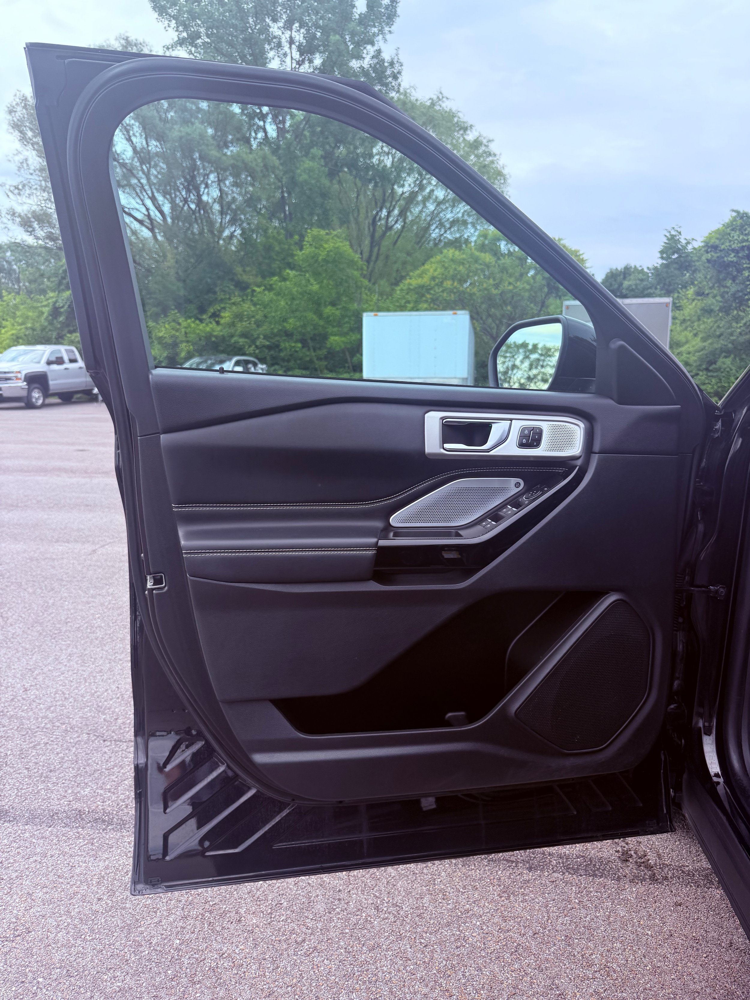 Used 2022 Ford Explorer ST w/ Equipment Group 401A AWD/4WD image 5