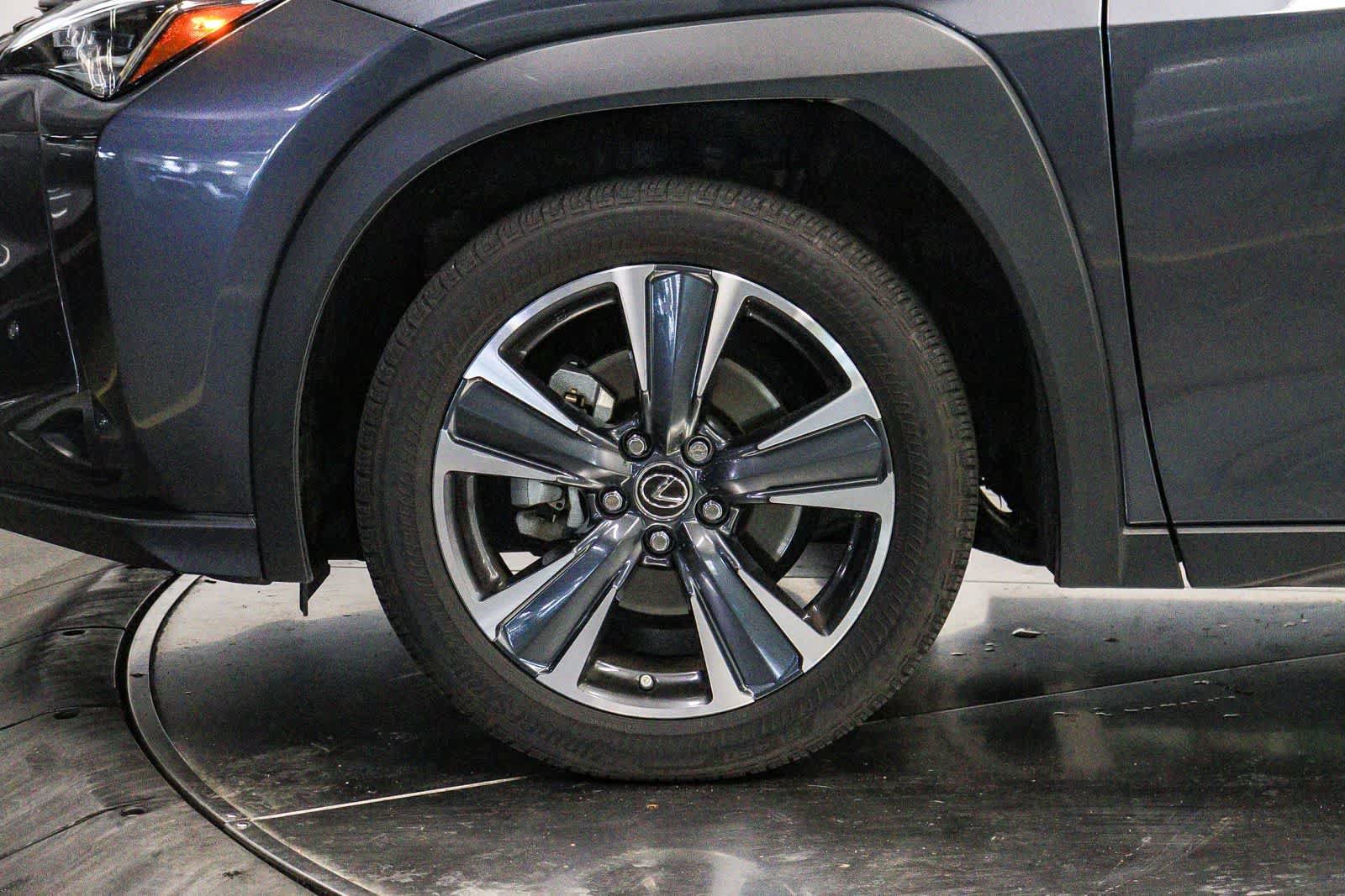 Used 2022 Lexus UX 200 w/ Accessory Package (Z2) FWD image 9