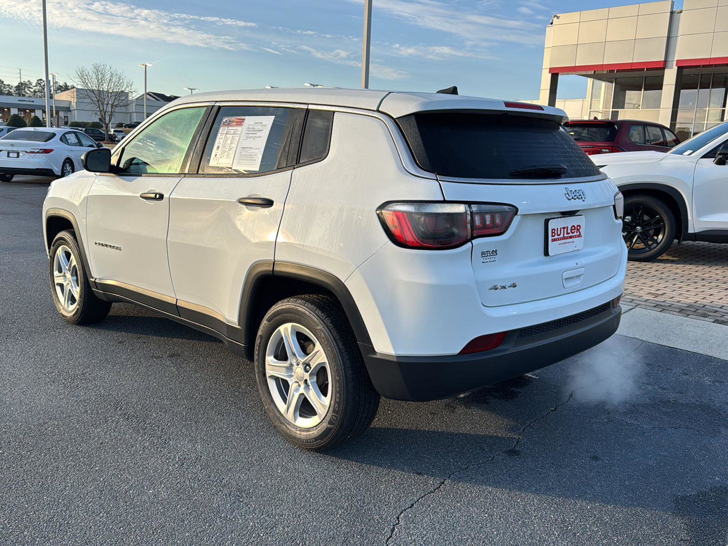 Used 2023 Jeep Compass Sport image 3