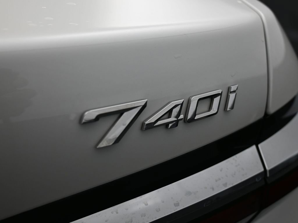 Used 2025 BMW 740i xDrive image 47