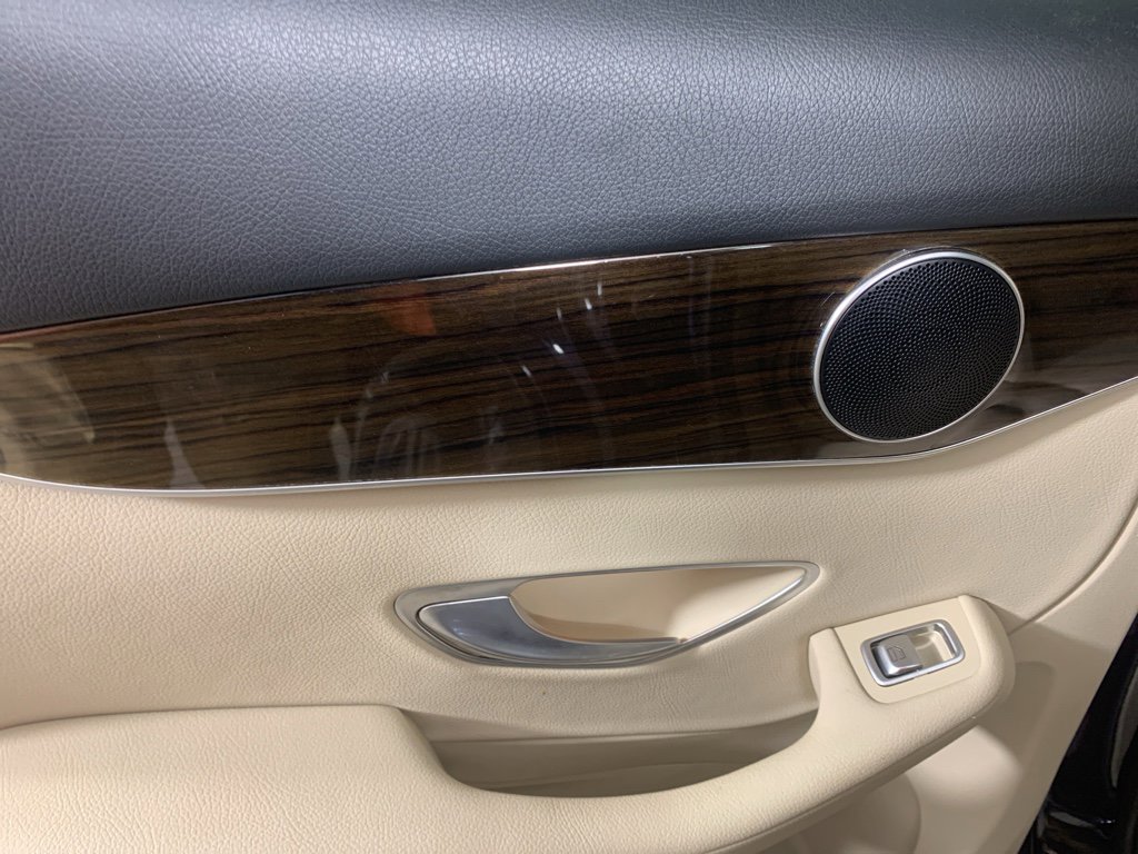 Used 2021 Mercedes-Benz GLC 300 image 33