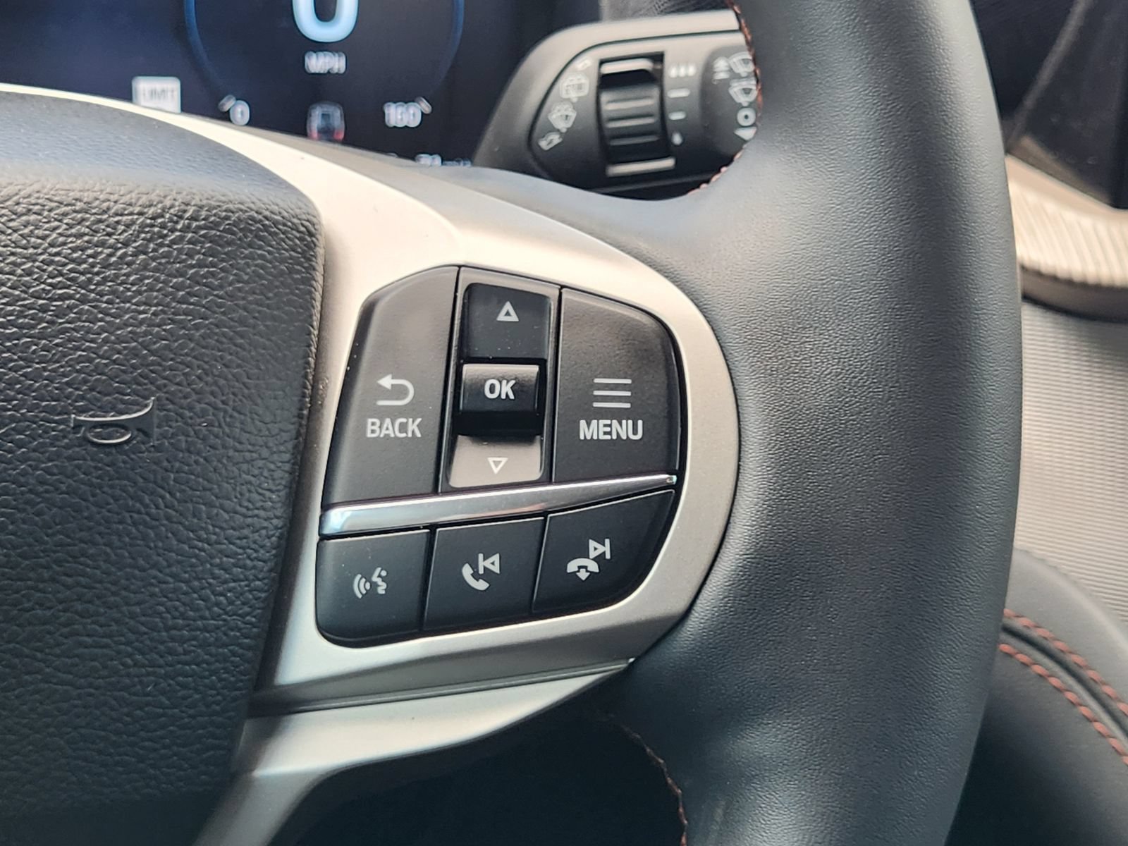 Used 2025 Ford Explorer Active RWD image 30
