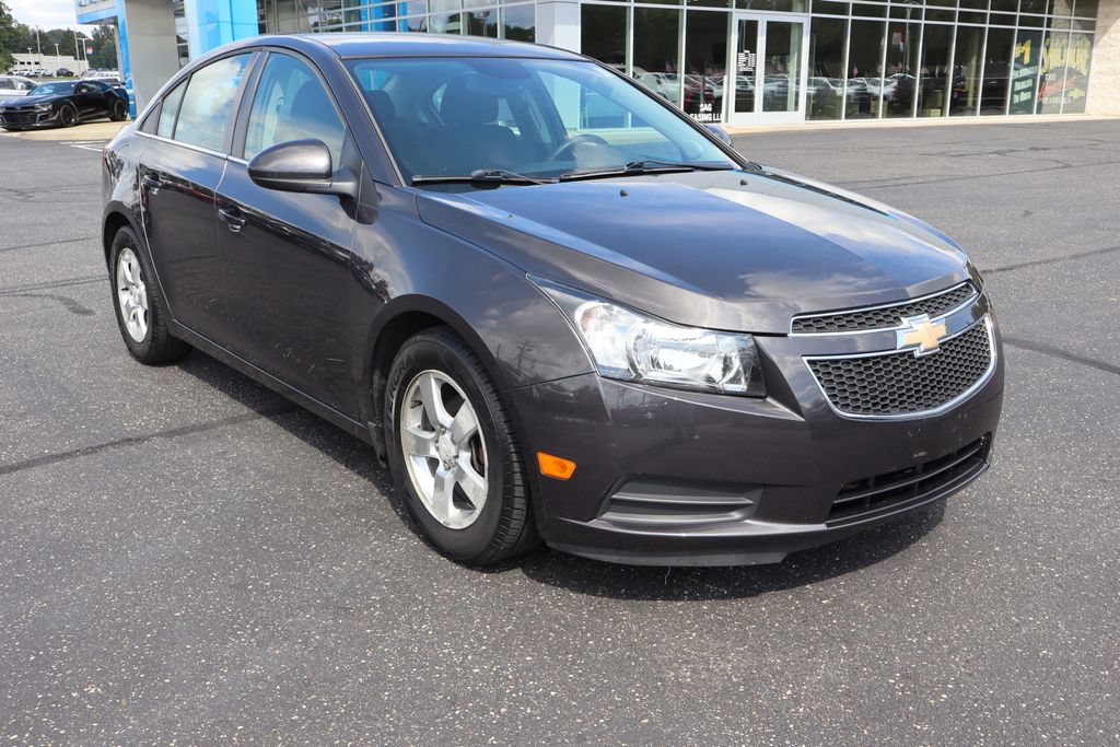 Used 2014 Chevrolet Cruze LT FWD image 2