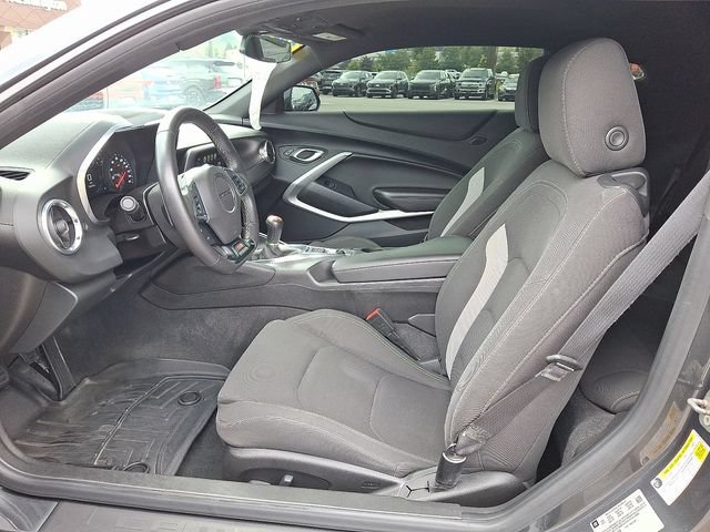 Used 2018 Chevrolet Camaro SS RWD image 13