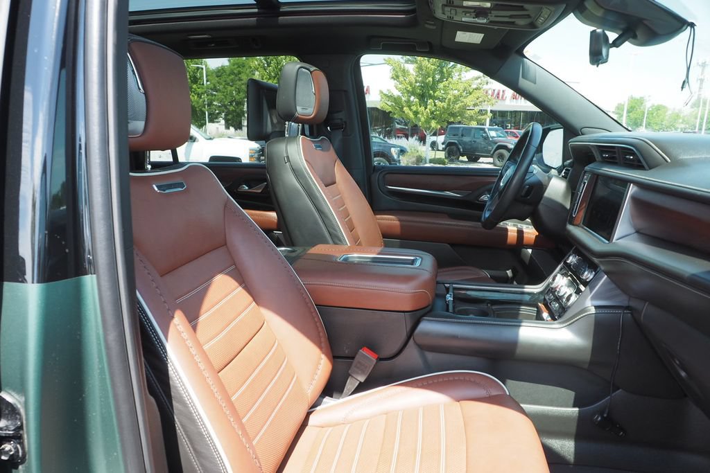 Used 2024 GMC Yukon XL Denali Ultimate AWD/4WD image 23