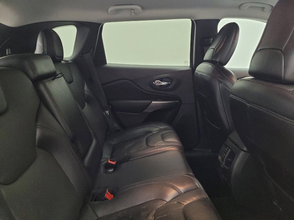 Used 2021 Jeep Cherokee Latitude Lux w/ Comfort/Convenience Group image 19