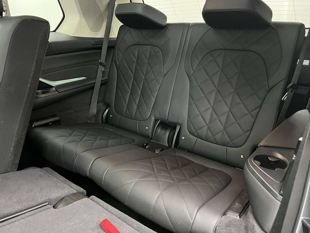 Used 2025 BMW X7 xDrive40i w/ Premium Package AWD/4WD image 18