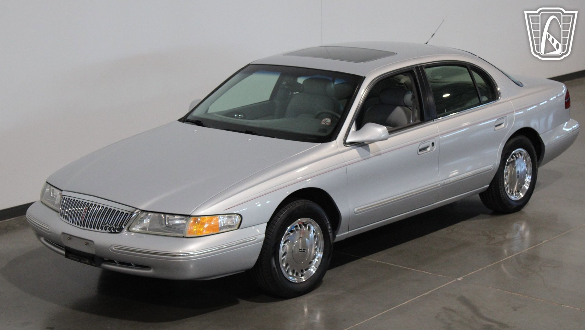 Used 1996 Lincoln Continental image 12